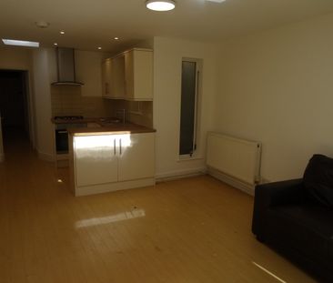 1 Bed Flat, Haydons Road, SW19 - Photo 1