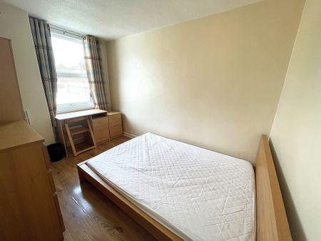 4 bedroom terraced house to rent - Photo 3