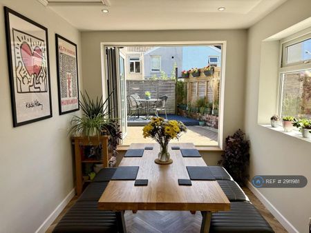 3 bedroom terraced house to rent - Photo 3