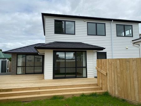 Near new family home - Available Soon! - Photo 4