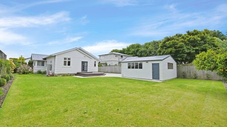 CHARACTER PLUS! - Photo 3