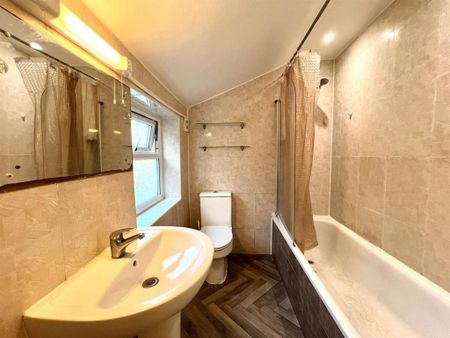 4 bedroom terraced house to rent - Photo 3