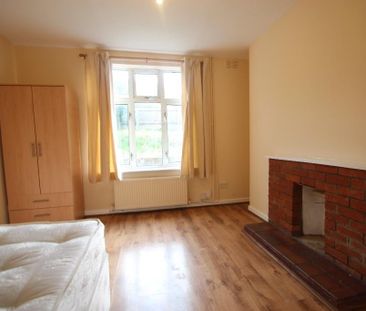 5 bedroom semi-detached house to rent - Photo 2