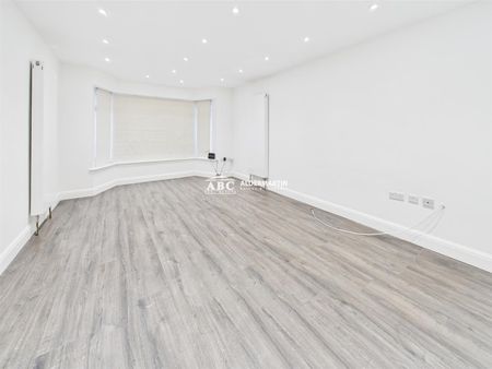 Edgwarebury Lane, HA8 8QL - Photo 3
