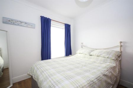 2 bedroom end of terrace house to rent - Photo 3