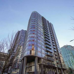 High Rise in Robson street in the middle of downtown - Photo 2