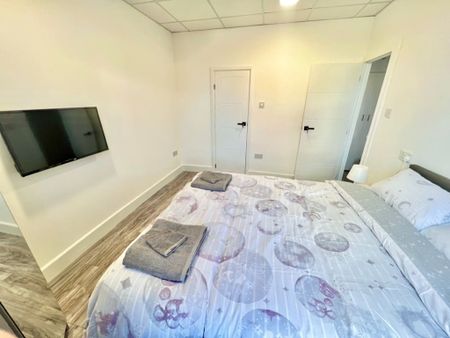 Room in a Shared House, Whiteley Street, M11 - Photo 3