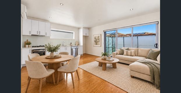 Contemporary Living in a Boutique St Kilda East Setting - Photo 1