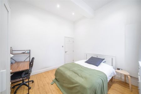 Warwick Road, London, SW5 ground floor flat to rent - Photo 2