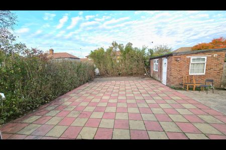 4 Bed Semi-Detached House, Christchurch Avenue, HA0 - Photo 5
