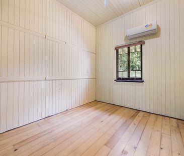 Charming 3 Bedroom Queenslander with Newley Renovate Kitchen. - Photo 5