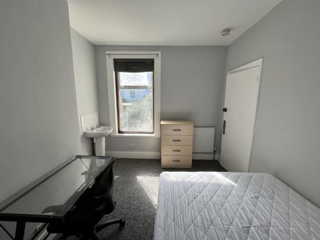 5 bedroom terraced house to rent - Photo 3