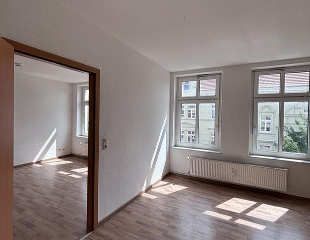 Zentrale 2-Zimmer-Wohnung mit Einbauküche und Tageslichtbad - Foto 1