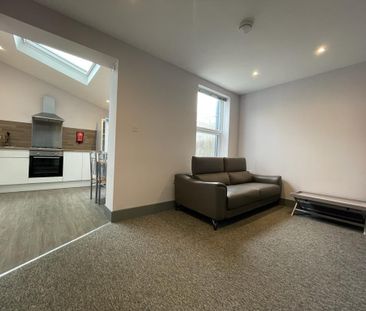 4 bedroom terraced house to rent - Photo 2
