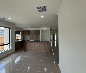 “Welcome to your fresh start at 46 Everbloom Cres!” - Photo 1