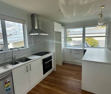 Charming Three-Bedroom Home with Single Garage - Photo 2