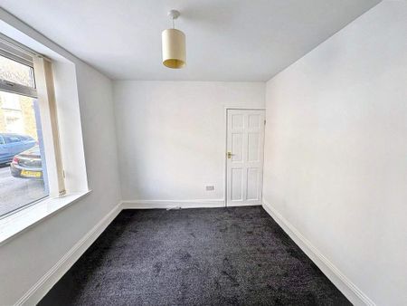 4 bedroom terraced house to rent - Photo 5