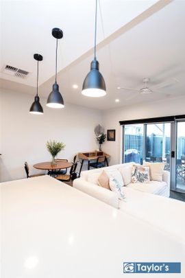 STUNNING TOWNHOUSE IN SUPERB LOCATION! - Photo 1