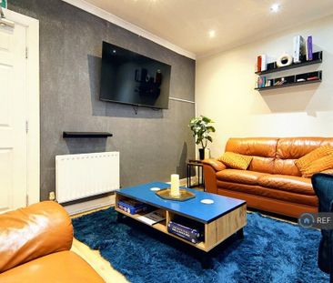 5 bedroom semi-detached house to rent - Photo 2