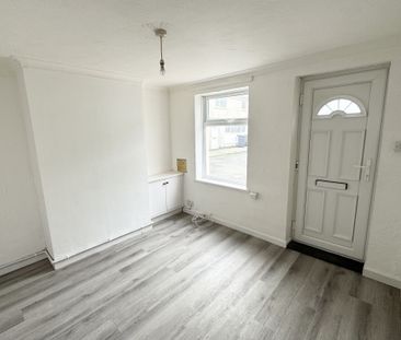 Walton Road, Lowestoft - Photo 1