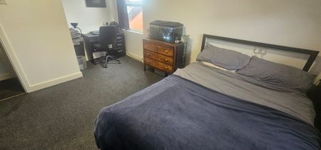 8 Bed - 11 Headingley Avenue, Headingley, Leeds - LS6 3ER - Student - Photo 4