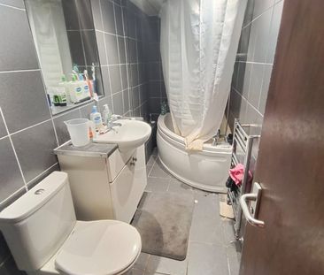 Room in a Shared House, Burley Road, LS4 - Photo 6