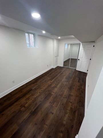 For Lease - 154 Bristol Road, Mississauga, Ontario - Photo 2