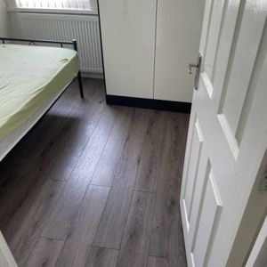 Room in a Shared House, Ham Park Road, E15 - Photo 2