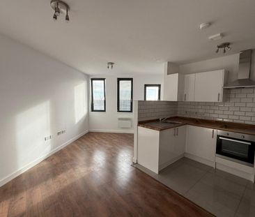 PETERBOROUGH - Photo 2