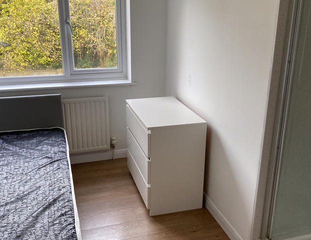 Bridgefield Close Room 5 - Photo 1