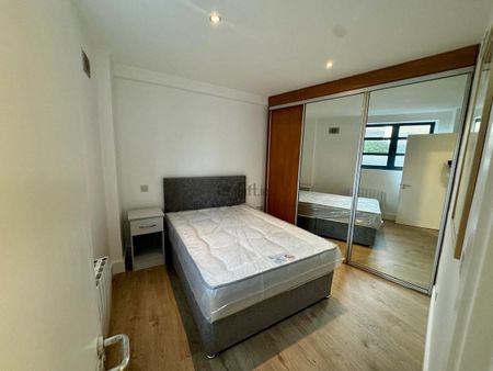 Apartment to rent in Cork, Centre - Photo 2