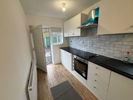 2 Bed - 107 Wykebeck Avenue, Leeds - LS9 0JG - Professional - Photo 3