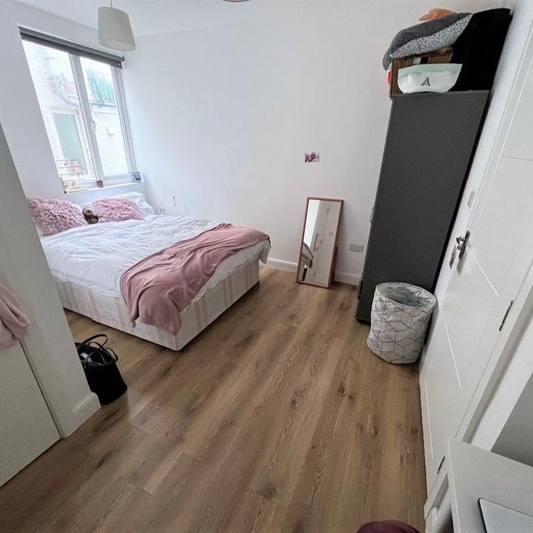 4 bedroom semi-detached house to rent - Photo 1