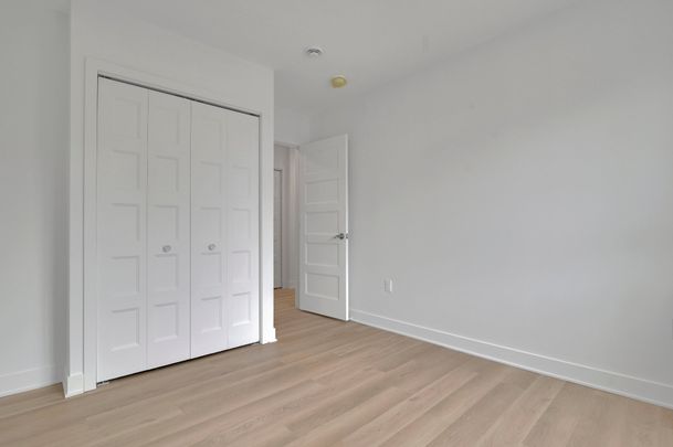 Rue Cousineau, H7G 3J3, Laval - Photo 1