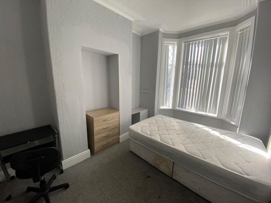 Room in a Shared House, Blandford Road, M6 - Photo 1