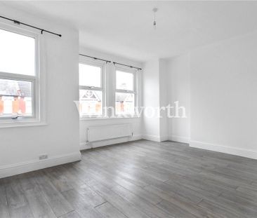 3 bedroom end of terrace house to rent - Photo 2