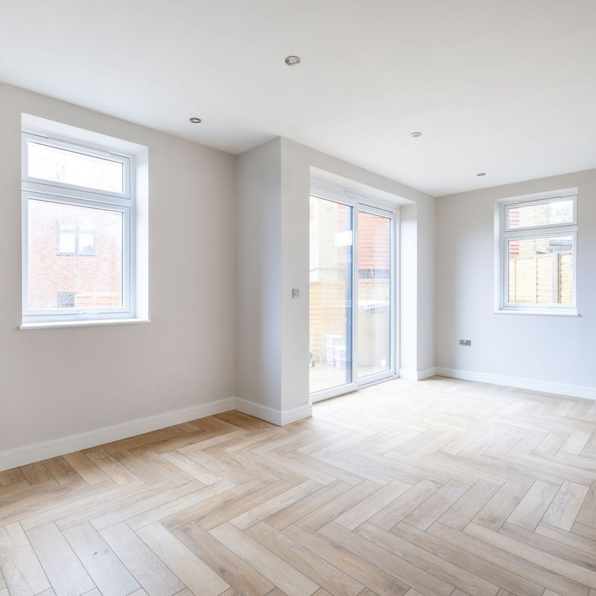 To Let 4 Bedroom House - Photo 1