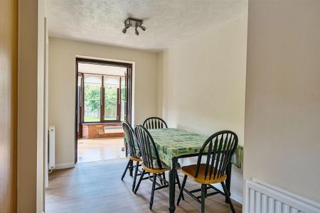 5 bedroom detached house to rent - Photo 3