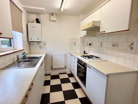 2 bedroom semi-detached house to rent - Photo 5