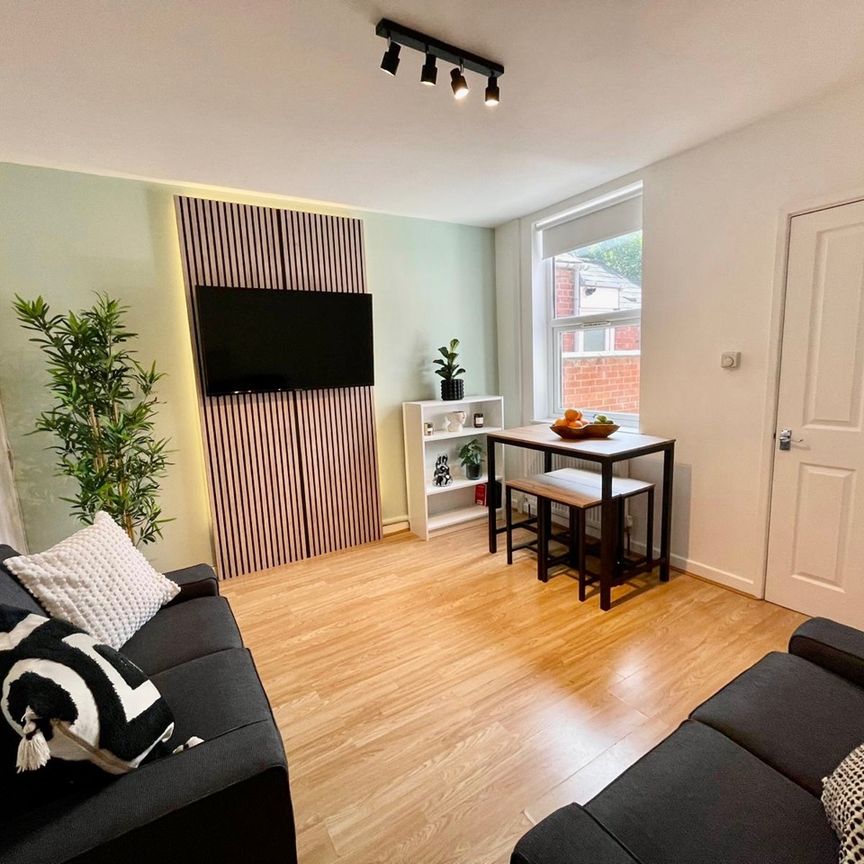 4 Bed Terraced House, St. Margaret Road, CV1 - Photo 1