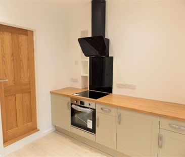 2 bedroom terraced house to rent - Photo 3