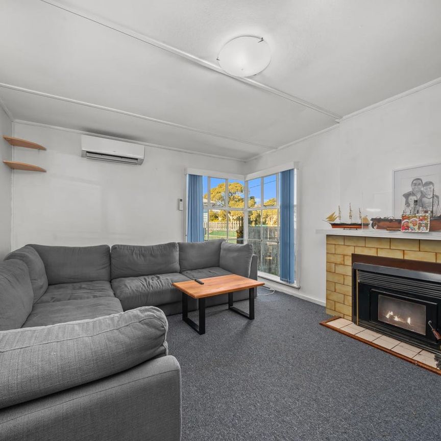 Charming Two Bedroom Home - Photo 1