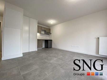 T2 AVEC BALCON ET PARKINGS - Photo 3