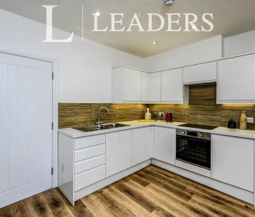 1 bedroom in a house share to rent - Photo 3
