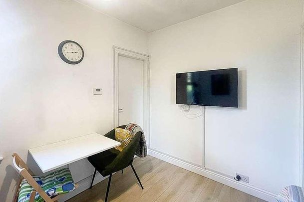 Everett Road, West Didsbury, Manchester, M20 - Photo 1