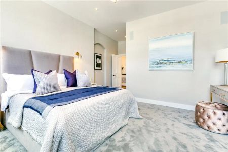 3 bedroom flat in South Kensington - Photo 4