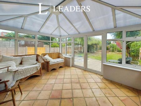 3 bedroom semi-detached house to rent - Photo 4