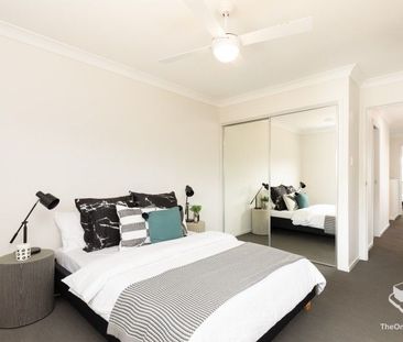 FOUR BEDROOM 2 BATHROOM TOWNHOUSE WITH SINGLE LOCK UP GARAGE & COVE... - Photo 6