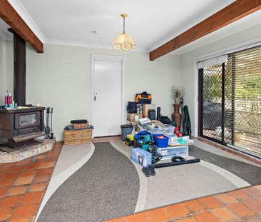 Spacious Family Home with Pool in Kiama Downs - Photo 2