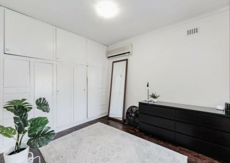 Spacious 4 bedroom family home in a sought-after suburb - Photo 4